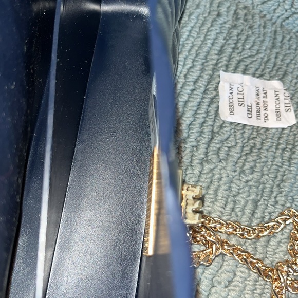 Deluxity LA  Jelly bag  2 way Quilted Crossbody / shoulder bag  Navy/ Gold chain - Picture 11 of 13